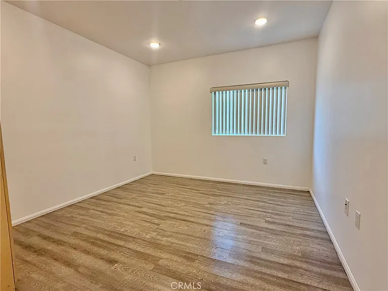 6624 Balboa Blvd #4 — Photo 13