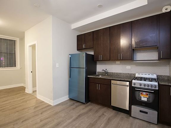 3rd image of 4851 N Damen Ave
