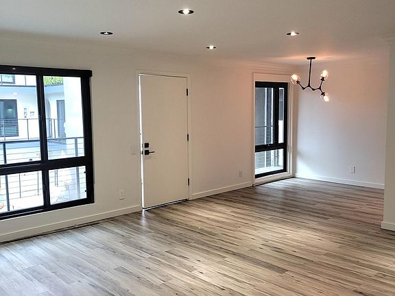 5th image of 300 Bay St APT 12