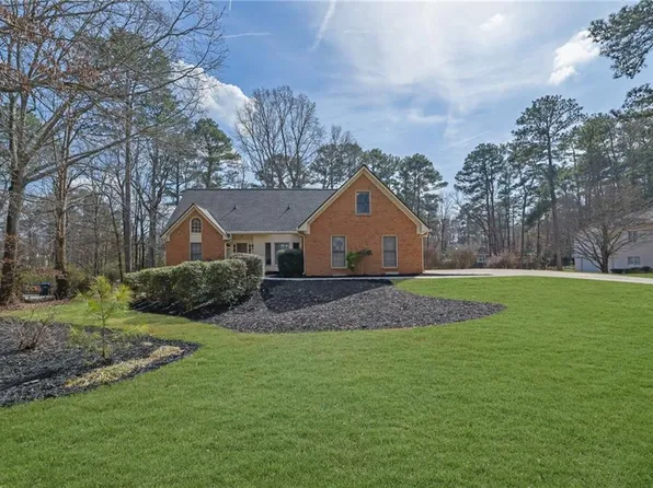 525 Saddle Crest Dr, Roswell, GA 30075