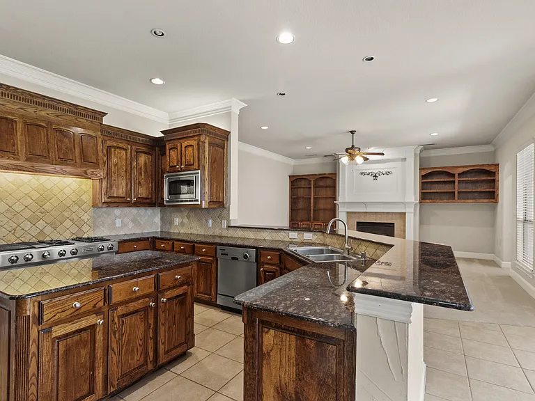 3240 Forestbrook Dr — Photo 5