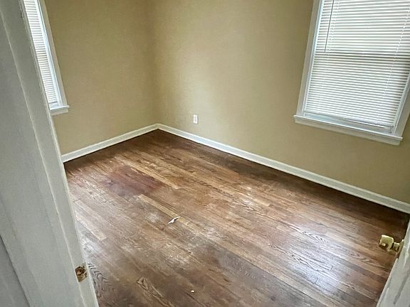 2nd image of 5333 Hollywood Ave