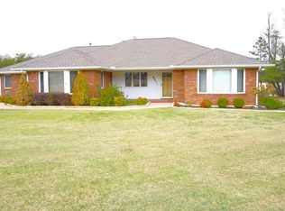 901 Locust St, Perry, OK 73077