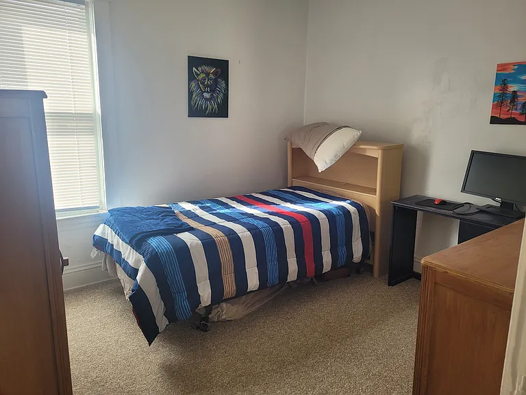 823 Hampton Ave #1 — Photo 4