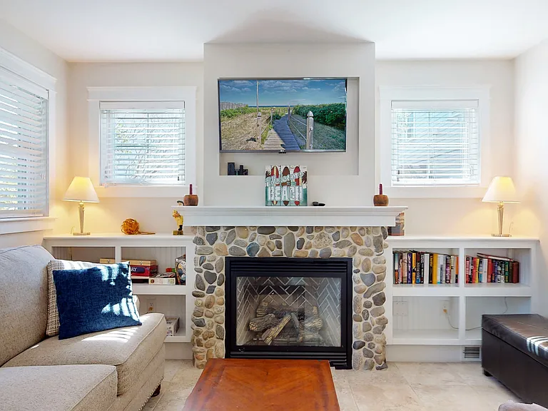 1 Sea Rose Ln — Photo 2