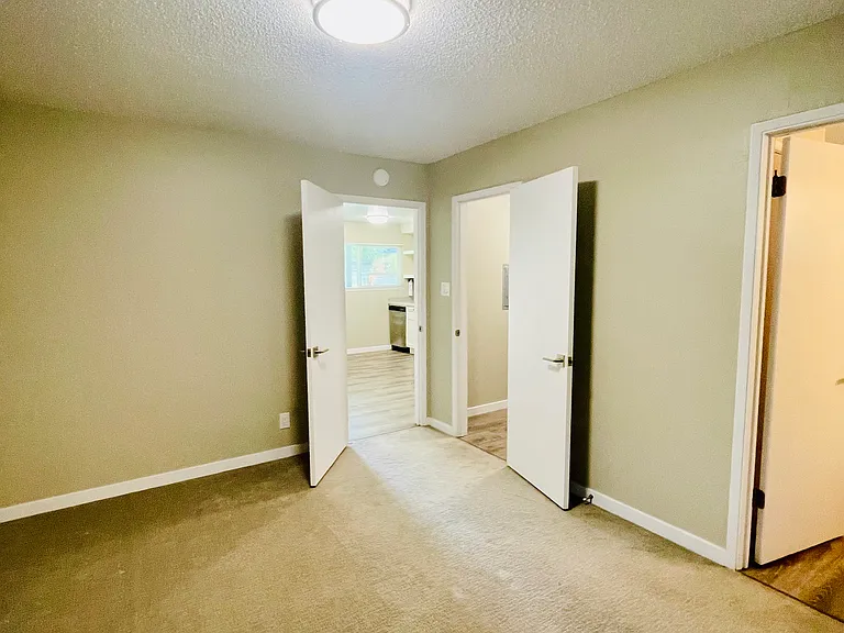 1x1 - 560 SqFt
