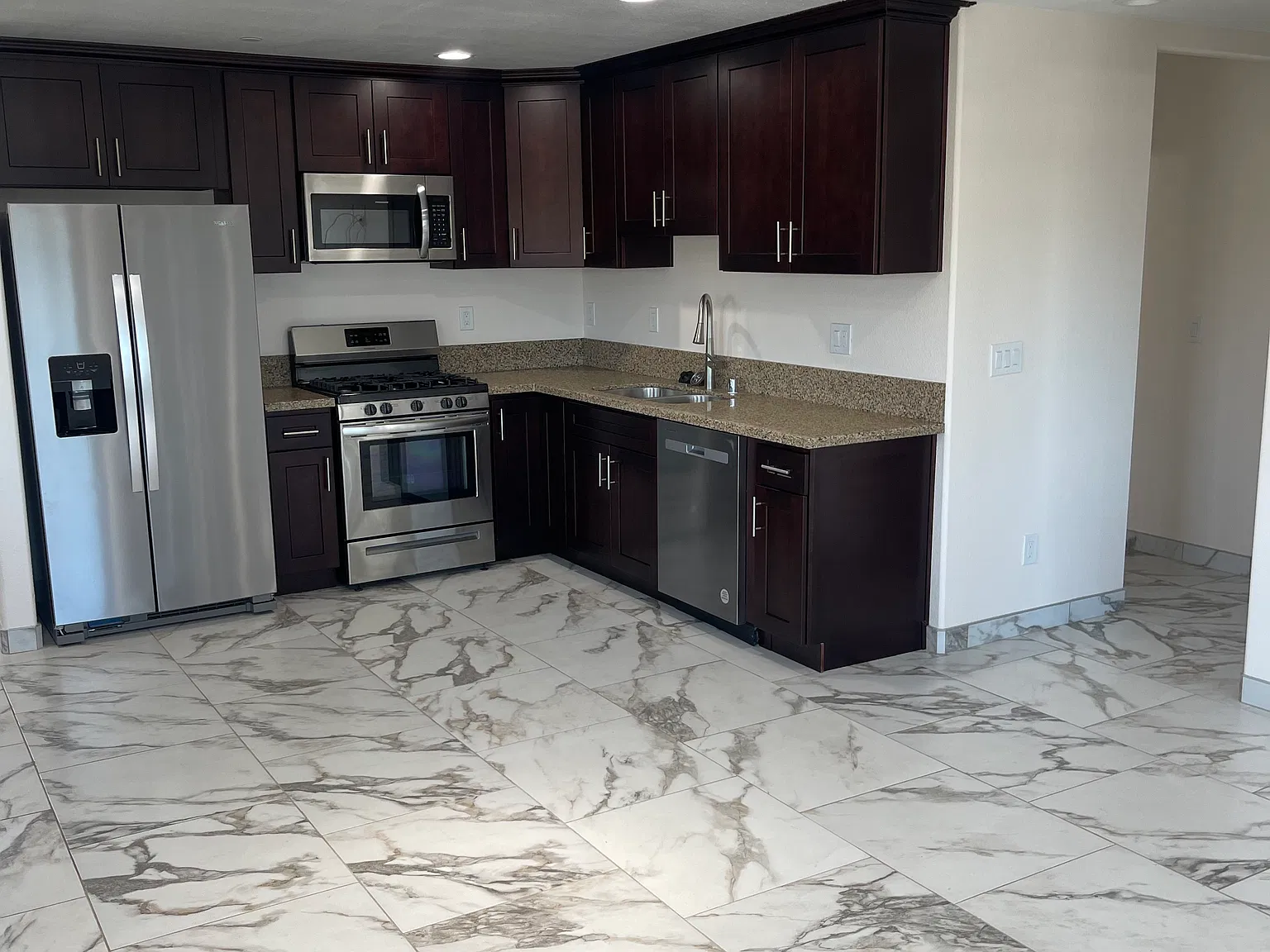 2 bed, 2.5 bath, 977 sqft, $2,950 — Photo 1