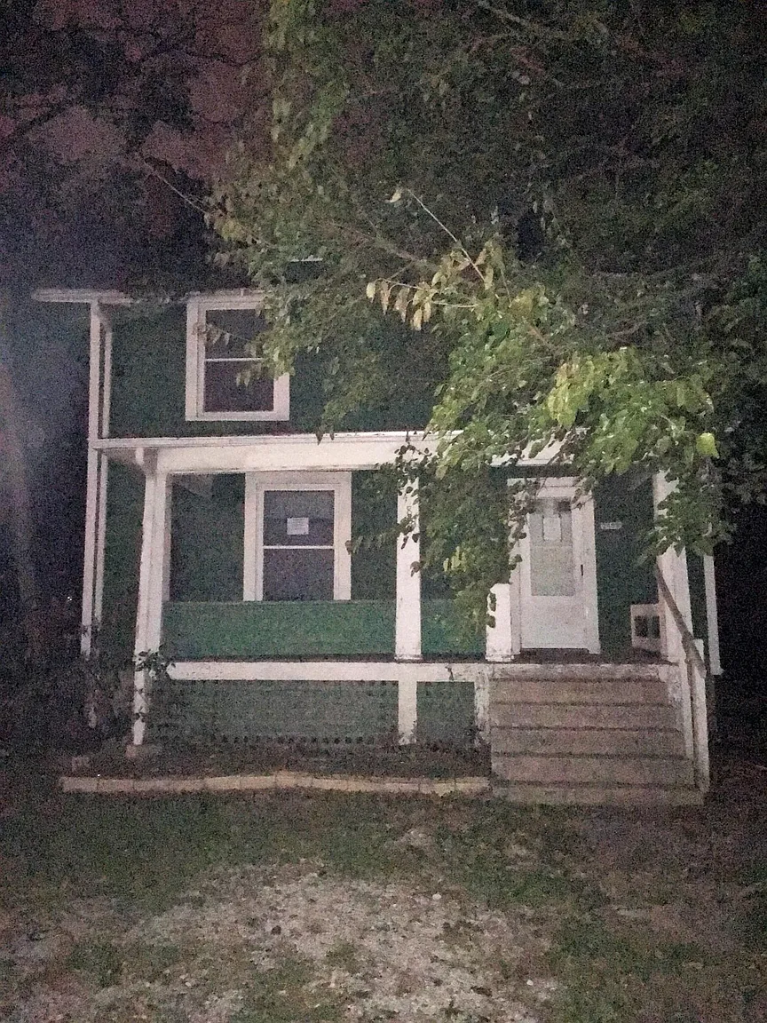 2489 Parkwood Ave photo 1