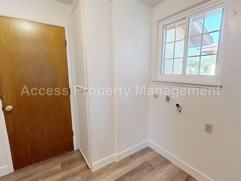 1441 Montclair Dr — Photo 9