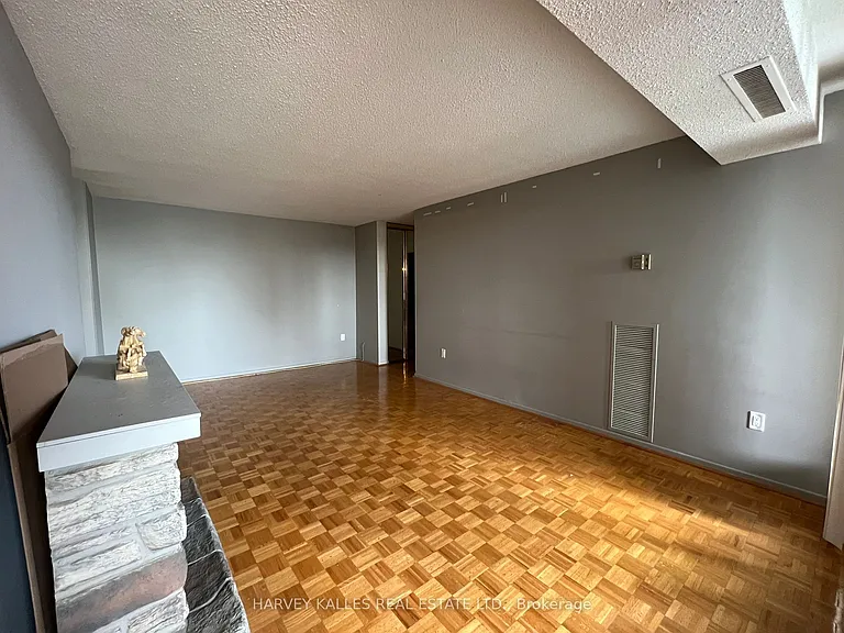 150 Neptune Dr #704 — Photo 8