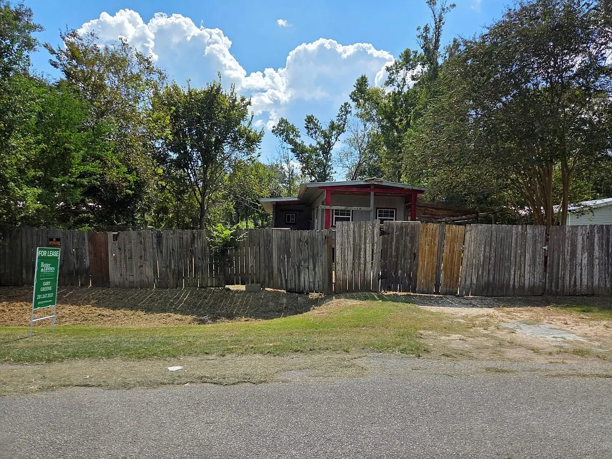 Building Photo - 22884 Oakmont Dr