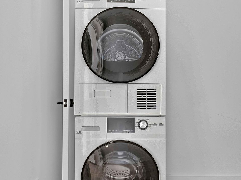 1st image of 948 New York Ave #5E