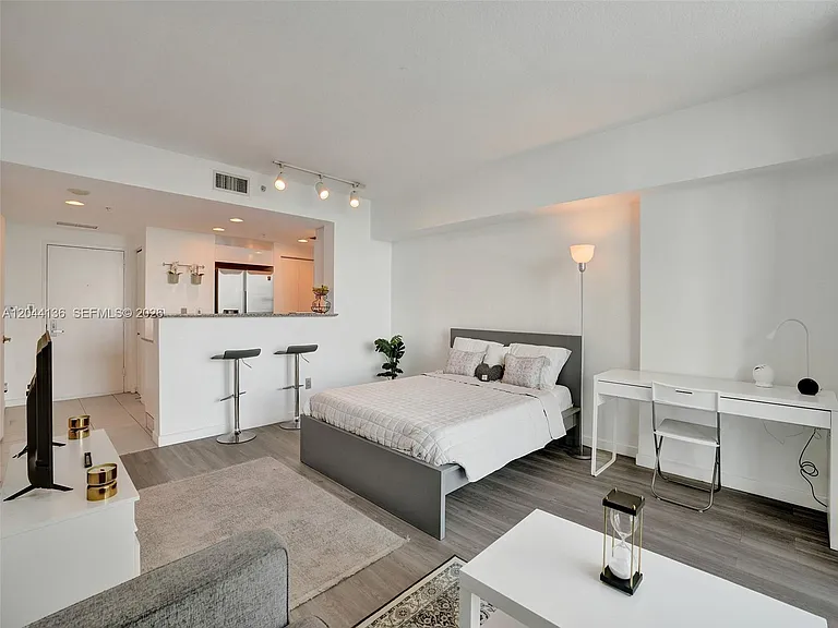 325 Biscayne Blvd #1520 — Photo 7
