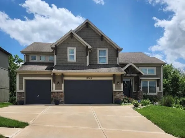13365 NW 72nd St, Parkville, MO 64152
