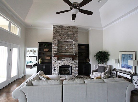 4th image of 122 King Cir