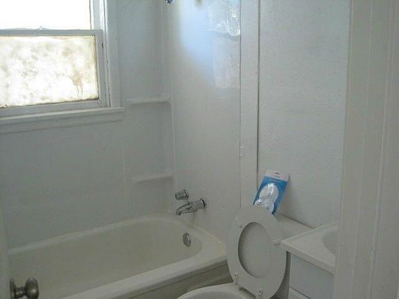 3rd image of 710 W 14th St