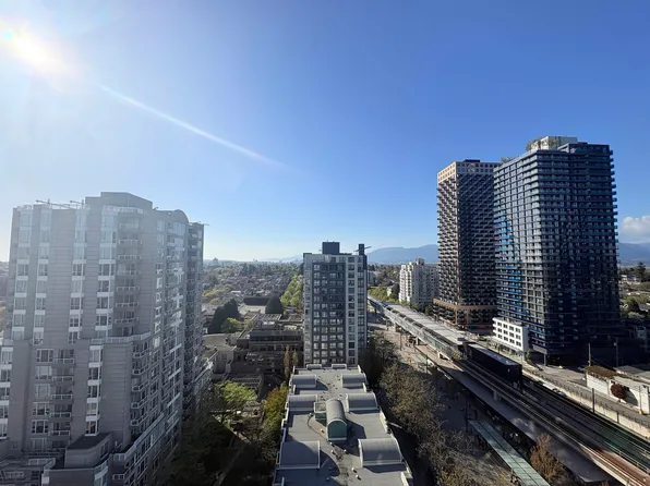 5189 Gaston St #1707, Vancouver, BC V5R 6C7