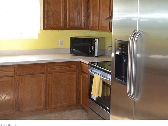 5th image of 413 E Barrington Dr