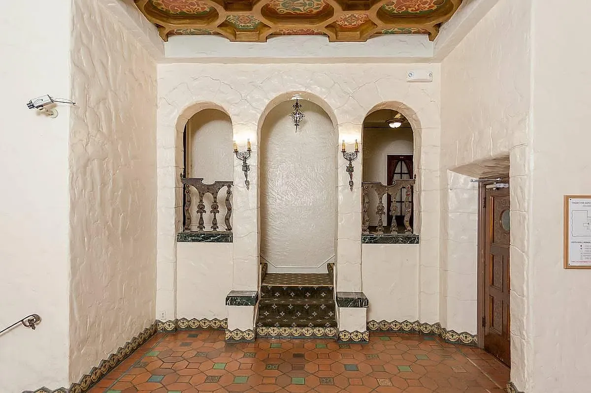 California & Pierce Apartments — Photo 4