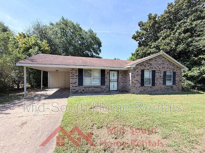 3 bed, 1.0 bath, 916 sqft, $850 — Photo 2