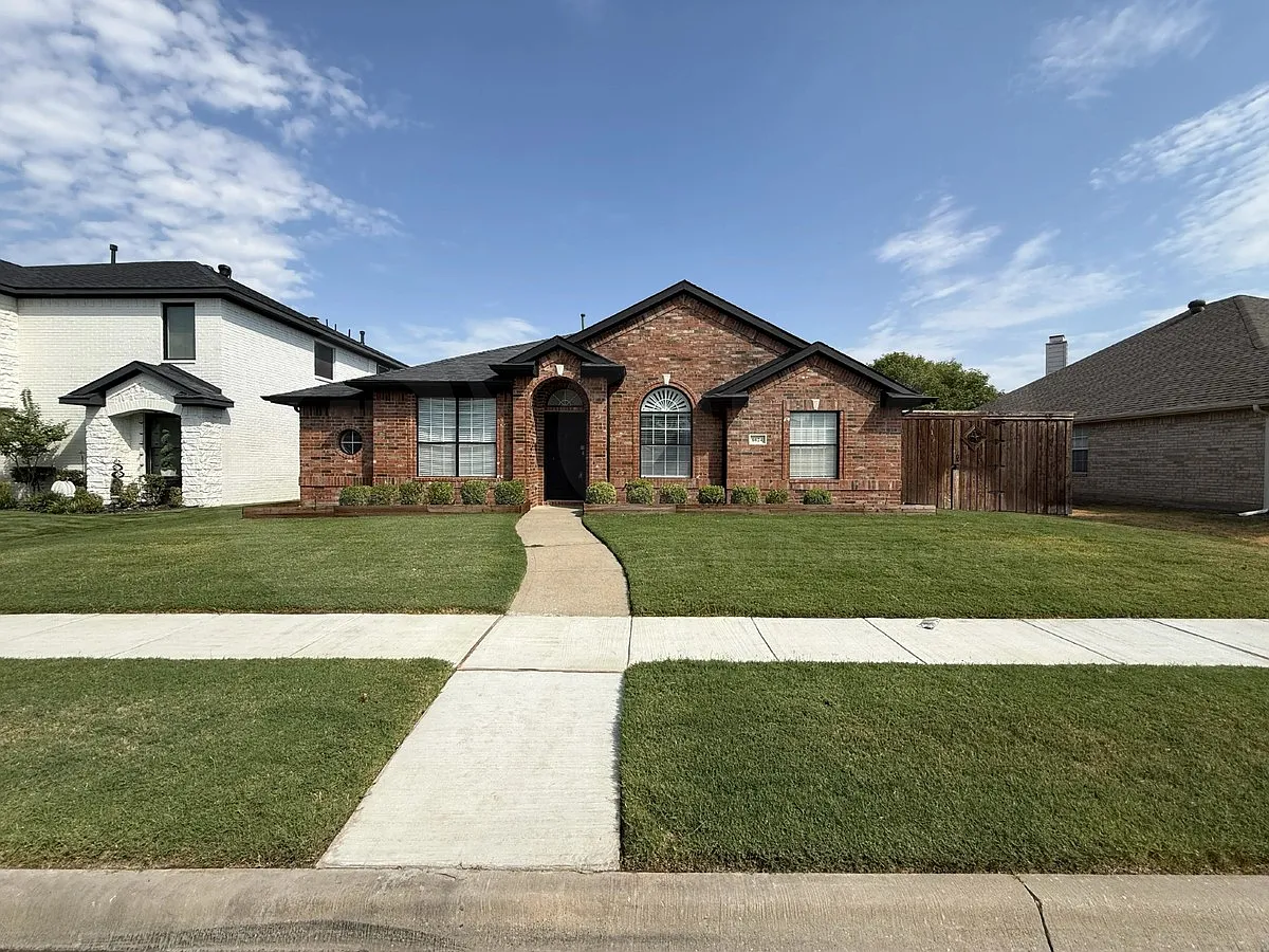 3 bed, 2.0 bath, 1931 sqft, $2,650 — Photo 2