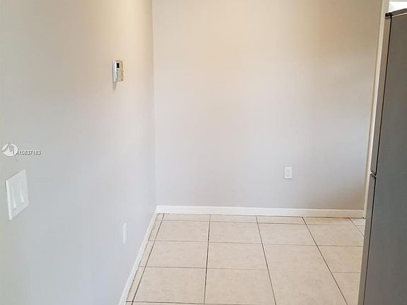 4th image of 16925 NE 4th Ct #1
