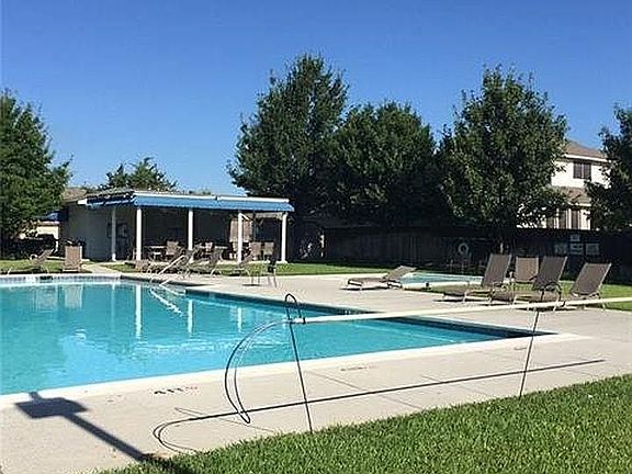 2nd image of 2319 Glenmoor Dr