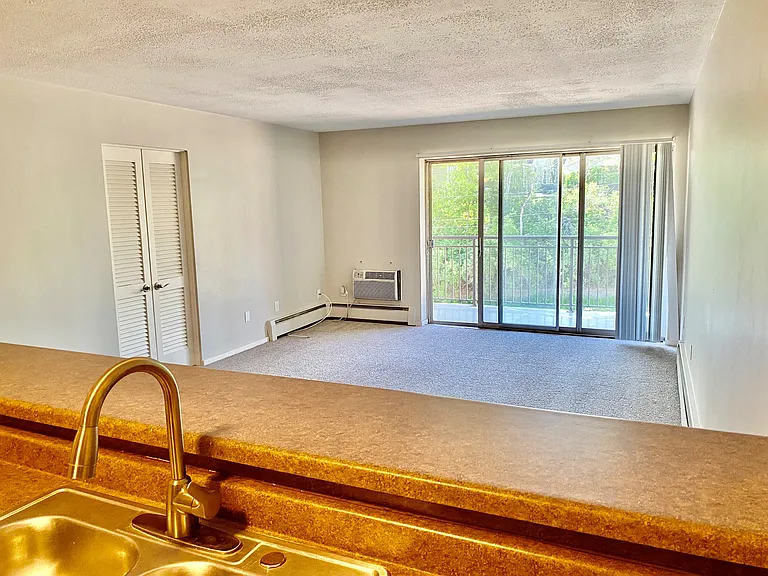 Lexington Hills Apartments — Photo 95