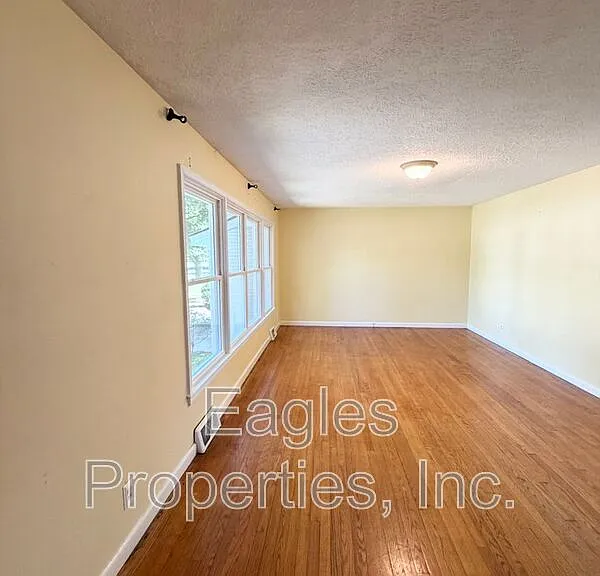 500 N Audubon Ave — Photo 3