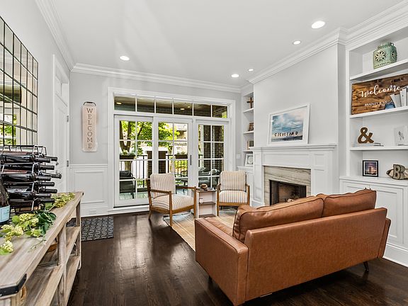 3rd image of 2769 N Kenmore Ave #1