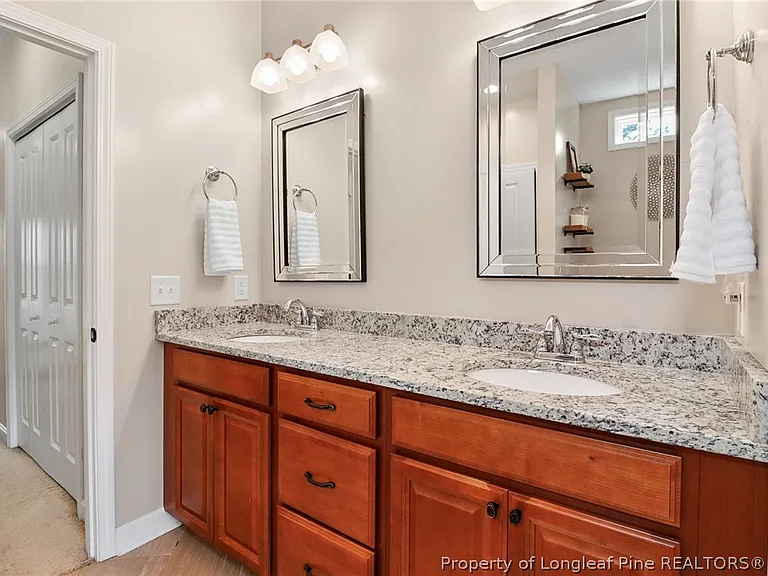 15 Wampanoag Ln — Photo 25