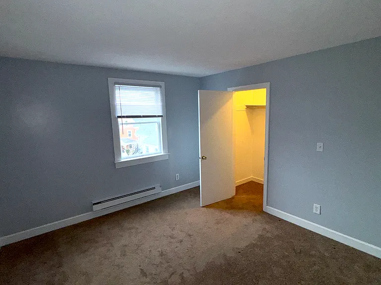 Bedroom (angle 2)