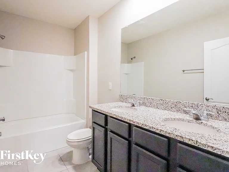465 Noble Ave — Photo 13