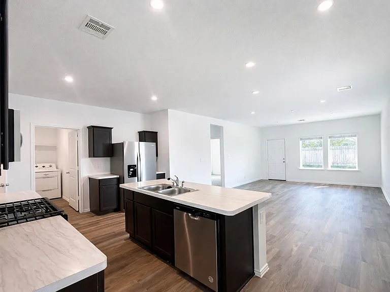 1739 Royal Rim Dr — Photo 3