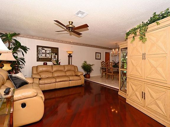 3rd image of 1875 Buccaneer Cir