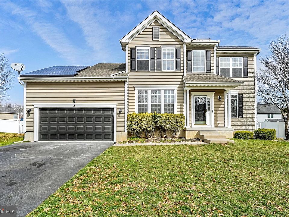 1st image of 4 Harvest Ln