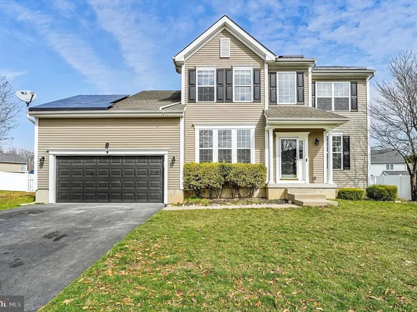 4 Harvest Ln, Pemberton, NJ 08068