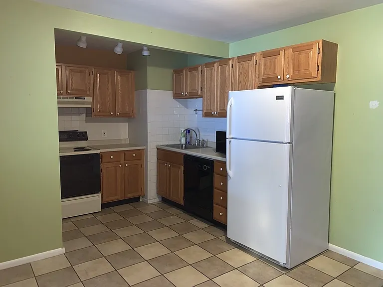 11 Linda Ln #25 — Photo 4