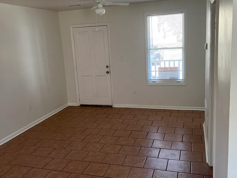 533 Nicoll St — Photo 8