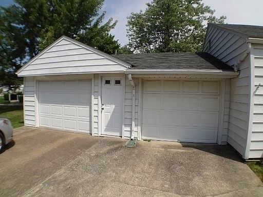 5th image of 2494 E 39th St