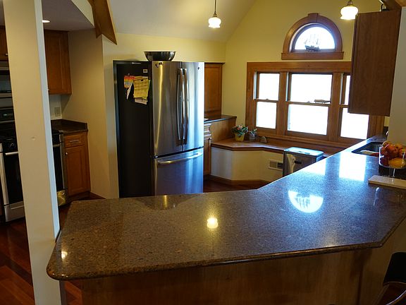 5th image of 565 Marshall Ave