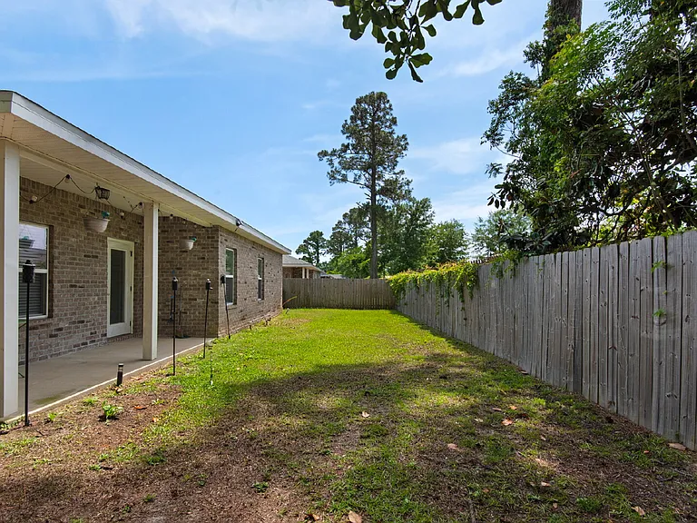 66 Brenda Ln — Photo 24