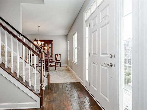 2nd image of 517 Paddington Ln