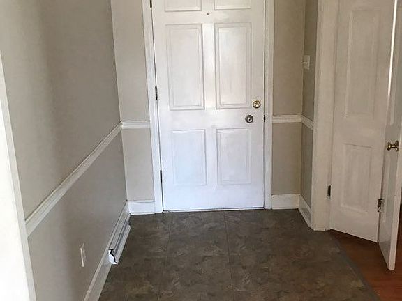 2nd image of 725 E Main St