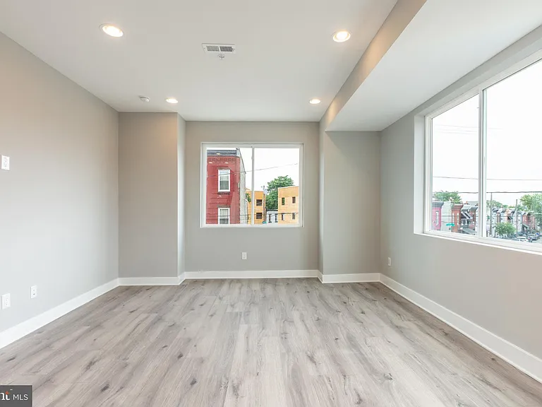 2729 W Glenwood Ave #1 — Photo 5