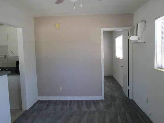 Living Room pic 1