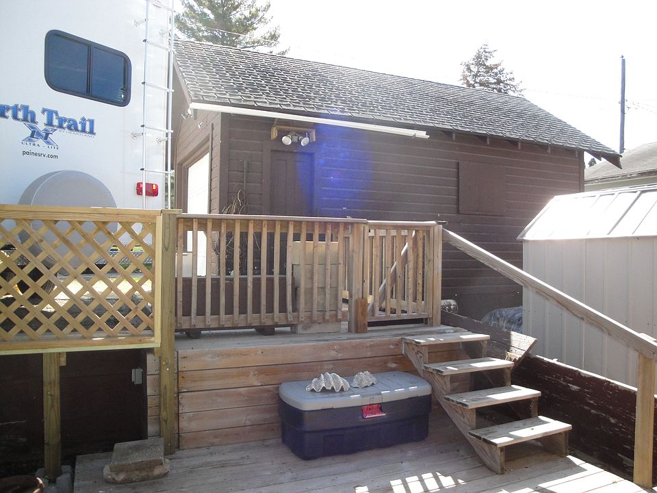 1st image of 105 6th Ave SE