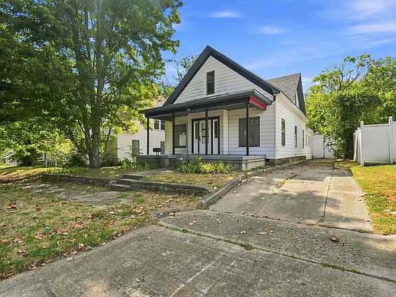 2nd image of 208 E 12th St