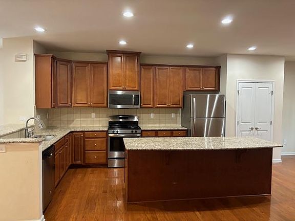 5th image of 2150 Arbor Loop Dr