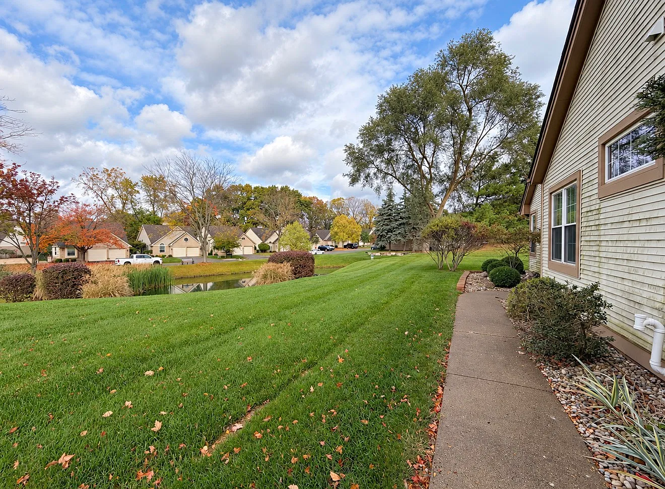 2 bed, 860 sqft, $3,000 — Photo 4